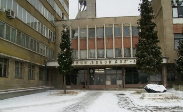 Съкращения се правят на администрацията и на техническия персонал в