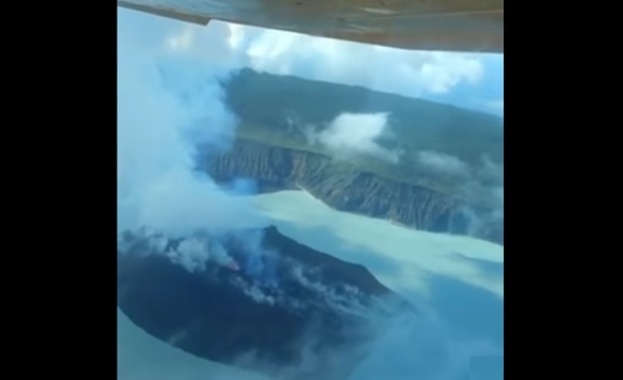 Властите на Вануату разпоредиха задължителната евакуация на цял остров заради