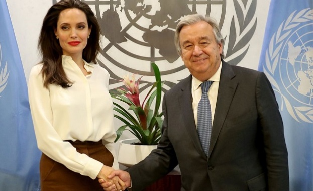 От червения килим на филмовия фестивал в Торонто към централата