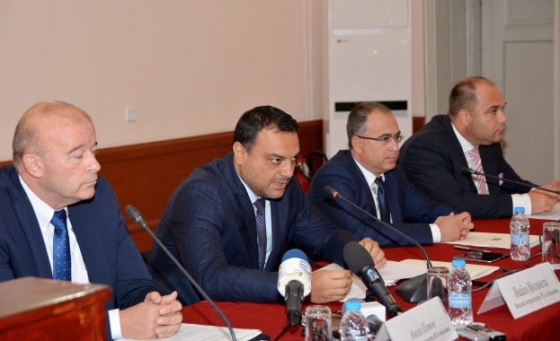 Остават ни само три месеца за да завършим подготовката за