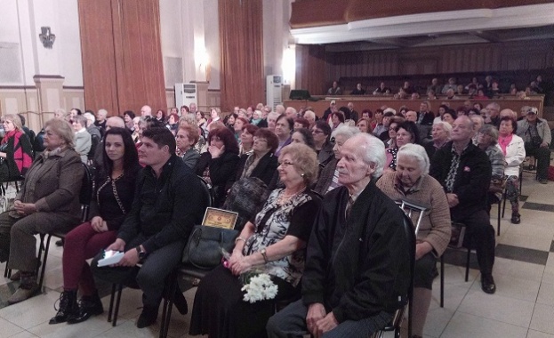 Георги Гергов и Красимир Трифонов засвидетелстваха своето уважение към тези