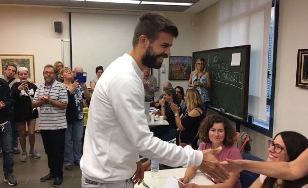 Звезди от футболния отбор Барселона изразиха днес подкрепа за референдума