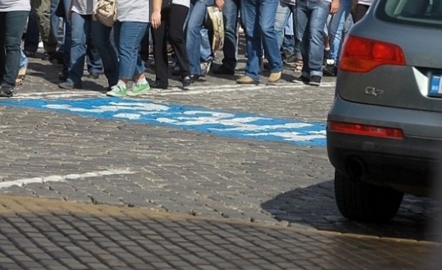 Мирен протест в София срещу платеното паркиране Недоволни граждани поискаха