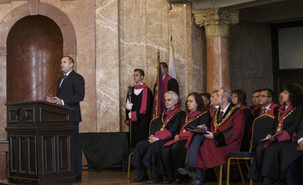 Във всички времена студентите и по света и в България