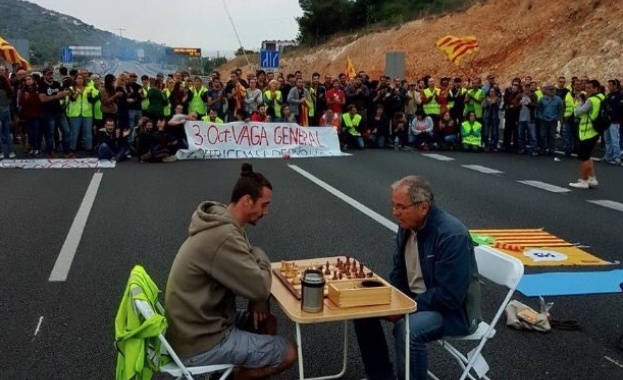 Пътни блокади демонстрации и други форми на протест се провеждат