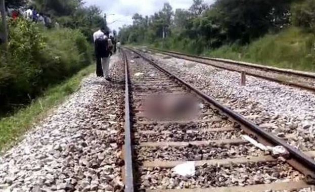 Трима студенти загинаха под колелата на влак в индийския щат