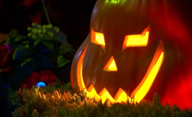 Угасете светлините и настройте телевизионните си приемници на Travel Channel