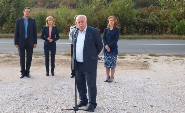 Започна рехабилитацията на 12 6 км от път II 44