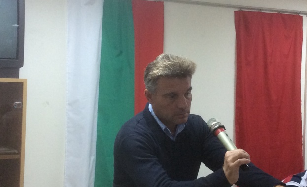 Върви процес на декомпозиране на националната държава и превръщането на