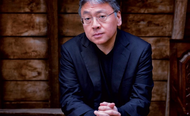 Английският писател от японски произход Кадзуо Ишигуро печели Нобеловата награда