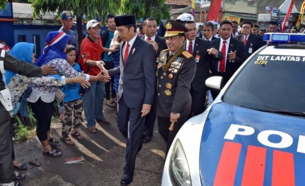 Голямо задръстване принуди президента на Индонезия да върви 2 километра