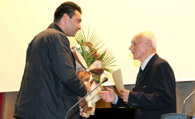 Лидерът на БСП София Калоян Паргов поздрави автора на