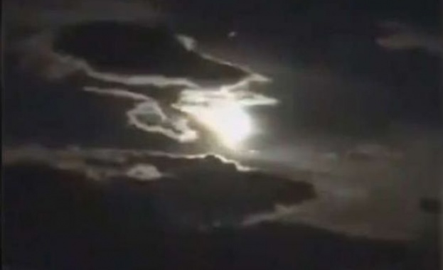 През нощта на 4 октомври 2017 г метеор освети небето