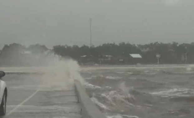 /КРОСС– Ураганът „Нейт достигна до крайбрежието на САЩ по Мексиканския