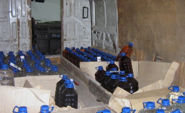 Над 770 литра алкохол без бандерол спипаха полицаи от Правец