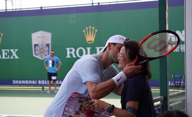 Григор Димитров е ударил без да иска с топка фенка