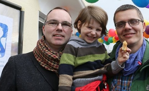 Двама берлинчани станаха първата еднополова двойка в Германия на която