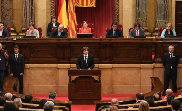 Независимостта на Каталуния беше обявена но и отложена Премиерът на