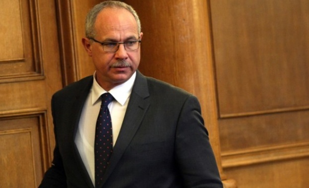 Оставката на Антон Тодоров ще бъде гласувана днес в Народно