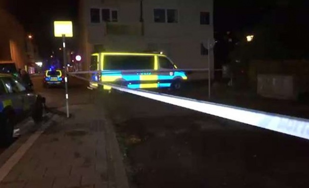 Най малко четирима души са били ранени при стрелба в