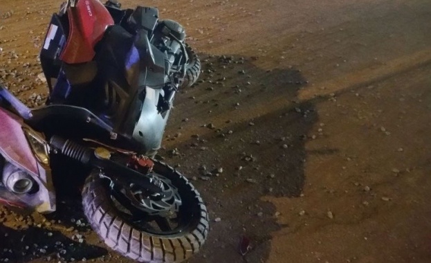 Пиян мъж се блъсна с управлявания от него мотопед в