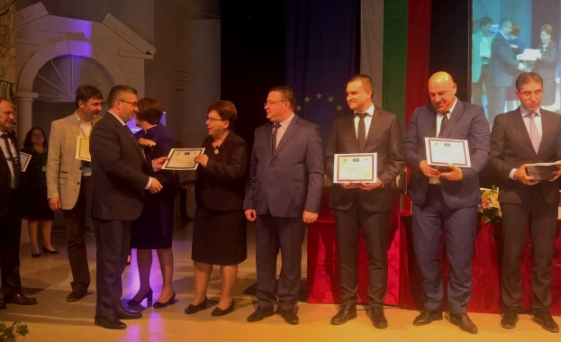 Министърът на регионалното развитие и благоустройството Николай Нанков отличи 17