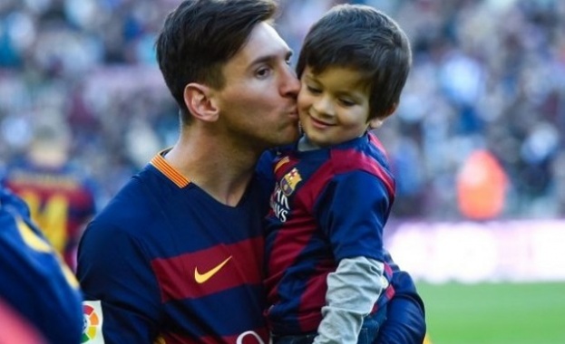 Звездата на Барселона Лионел Меси и съпругата му Антонела очакват