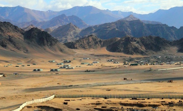 Пакистан е започнал изграждането на ограда по границата си с