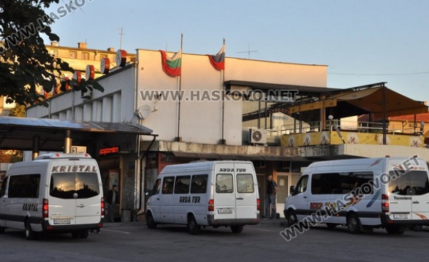 Руското знаме се развява на автогарата в Хасково сигнализираха читатели