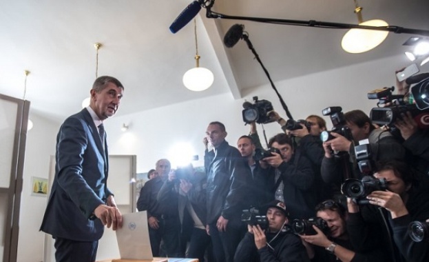 Очаквано движението АНО на чешкия милиардер бивш финансов министър и