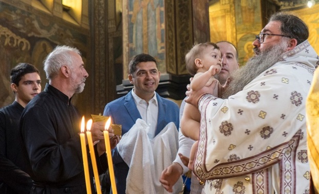 Председателят на Фондация Българска памет стана кръстник на 3 деца