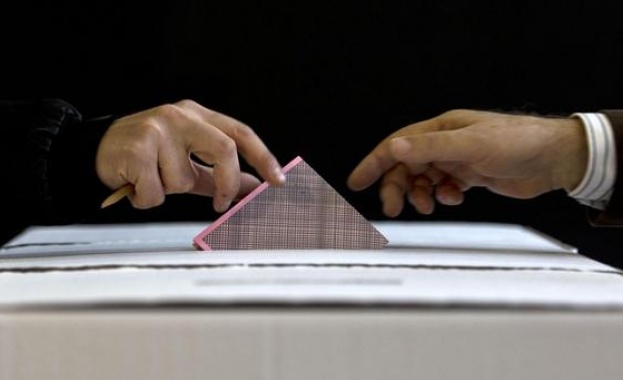 В Италия провеждат референдум за по голяма независимост Две от