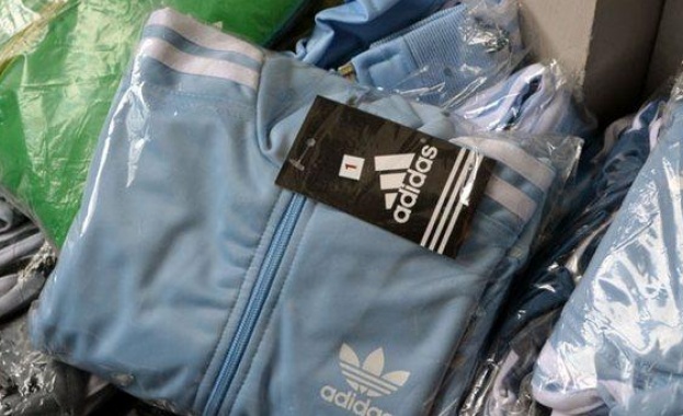 Близо 17 хиляди фалшиви текстилни изделия около 600 чифта обувки