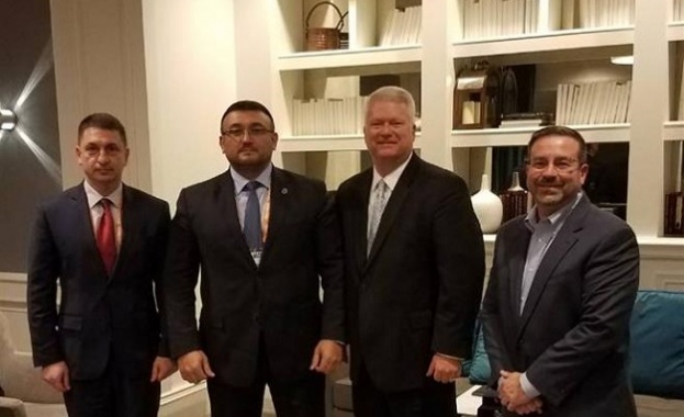 Главният секретар на МВР главен комисар Младен Маринов и директорът