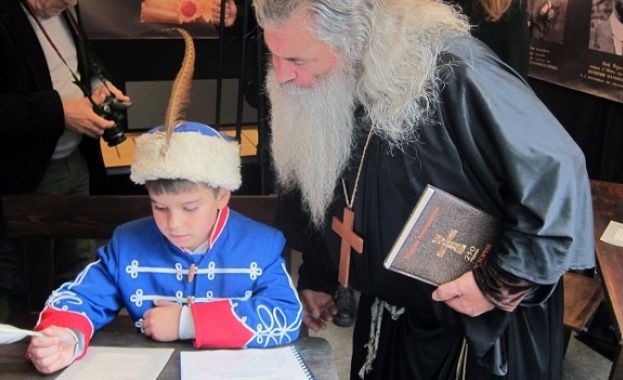 Първокласникът Йордан Иванчев сложи началото на Плевенския препис на История