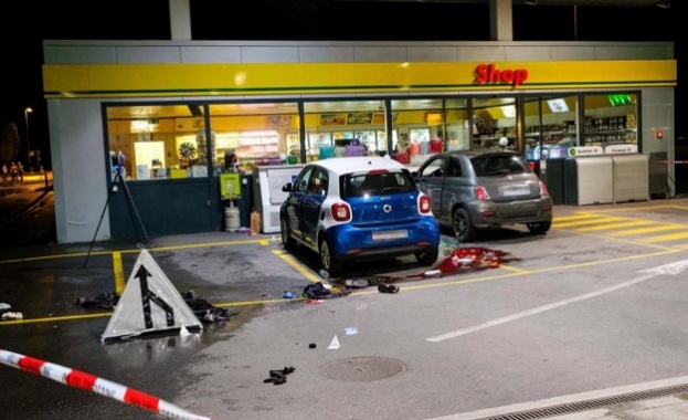 17 годишно момче нападна и рани няколко души с брадва снощи