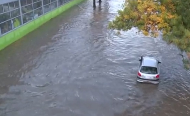 Проливният дъжд в Стара Загора създаде затруднения с движението тази