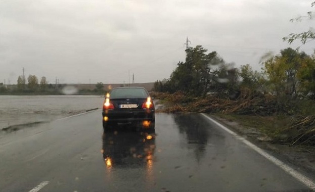 Остава бедственото положение в Камено и частичното в Бургас