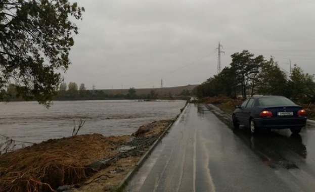 Следят се язовирите в община Средец след поройния дъжд от