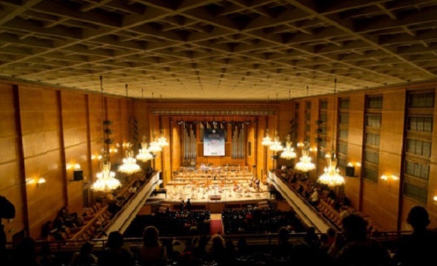 Вода протече върху зрителските места в Концертната зала на Пловдив