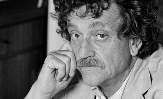 Историята е поредица от изненади Тя може само да ни