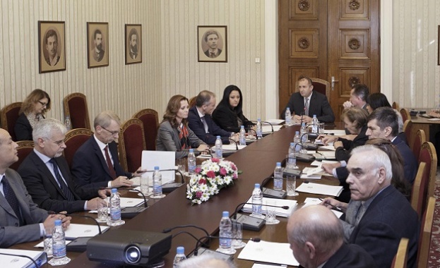 Междуинституционална група с представители на президентството изпълнителната власт и научните