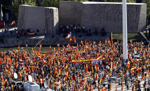 Хиляди граждани се събраха на един от централните площади на