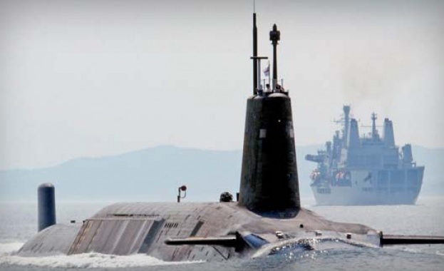 Девет британски моряци служили на борда на ядрена подводница са