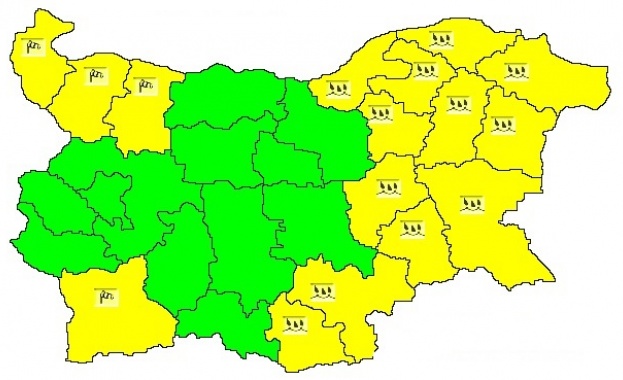 Предупредителен жълт код за обилни валежи е обявен в по голямата