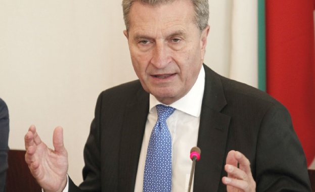 Еврокомисарят по бюджетната политика Гюнтер Йотингер заяви в интервю за