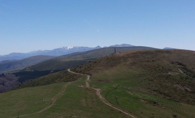 Доброволци опресниха маркировката по 40 туристически маршрута в Стара планина