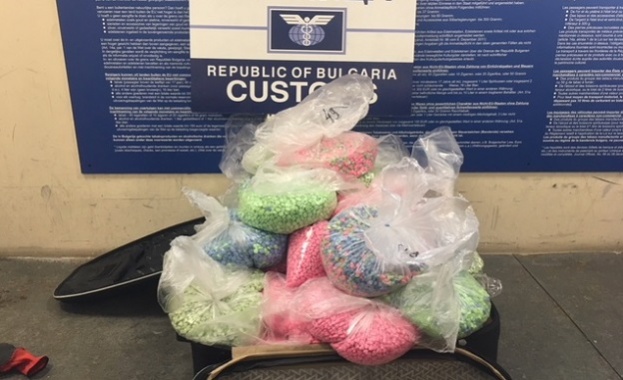 Служители от Митнически пункт Калотина задържаха 86 350 кг таблетки съдържащи