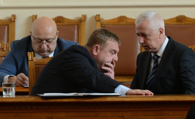 Вече бившият министър на здравеопазването проф Николай Петров може да