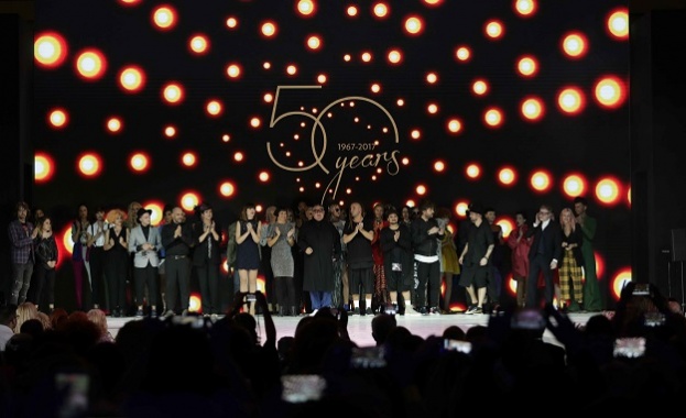 SELENA ES представя тенденции във фризьорството за 2018 г Вече